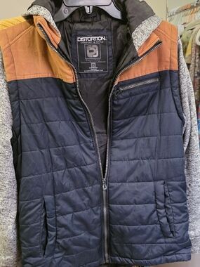 Distortion Quilted Vest in Black with Brown Yoke